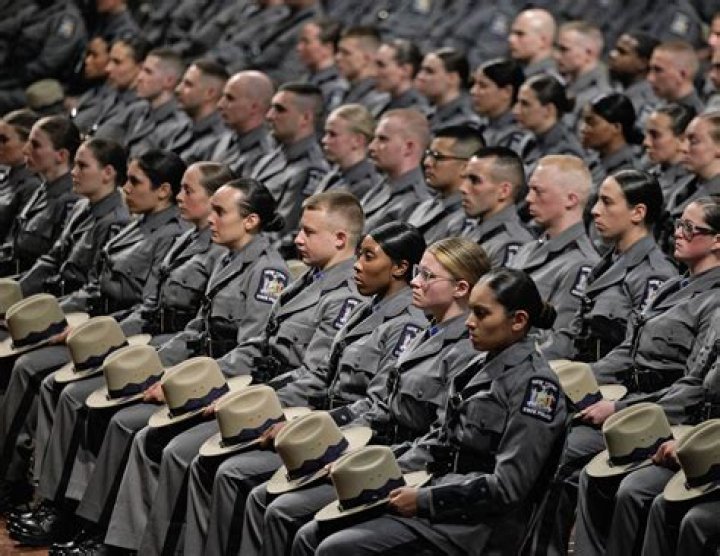 How much does a state trooper in South Carolina make?