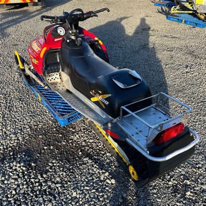 How much does a Summit 800 weight?