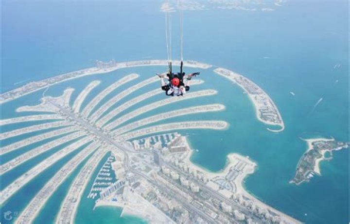 How much does it cost to BASE jump in Dubai?