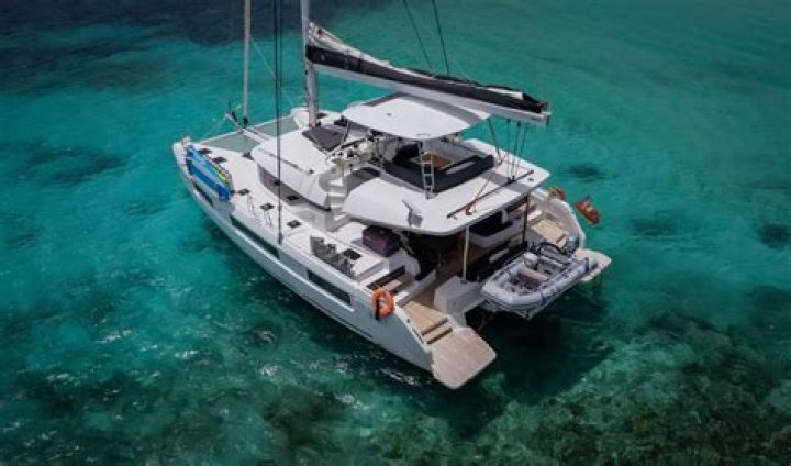 How much does it cost to charter a catamaran in BVI?