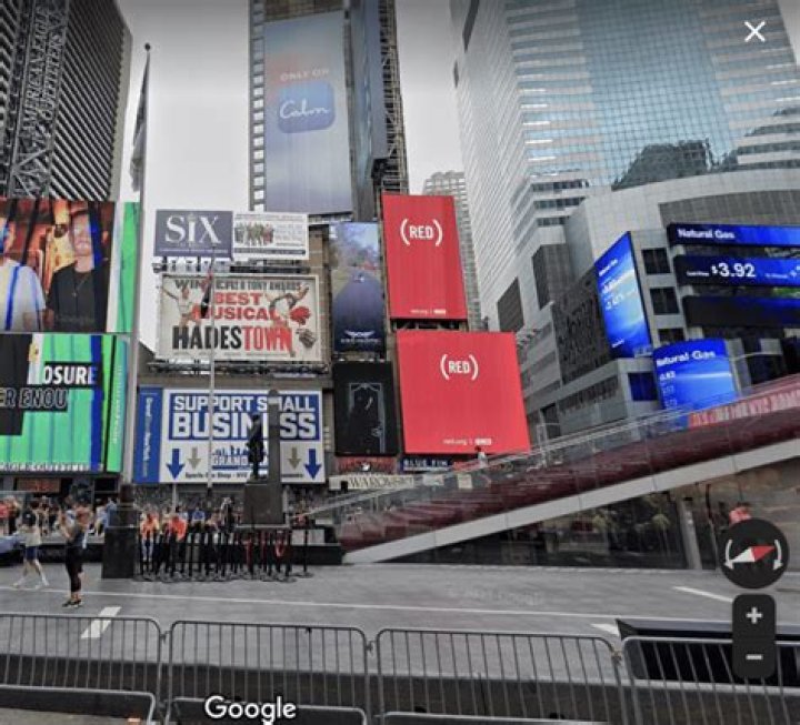 How much does it cost to rent a screen in Times Square?