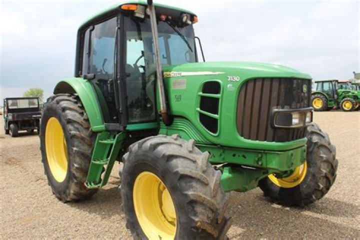 How much HP does a JD 7130 have?