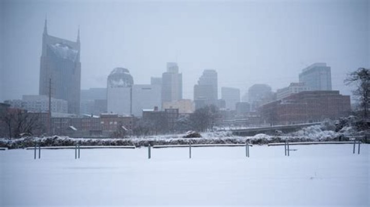 How much snow did Nashville get in 2016?
