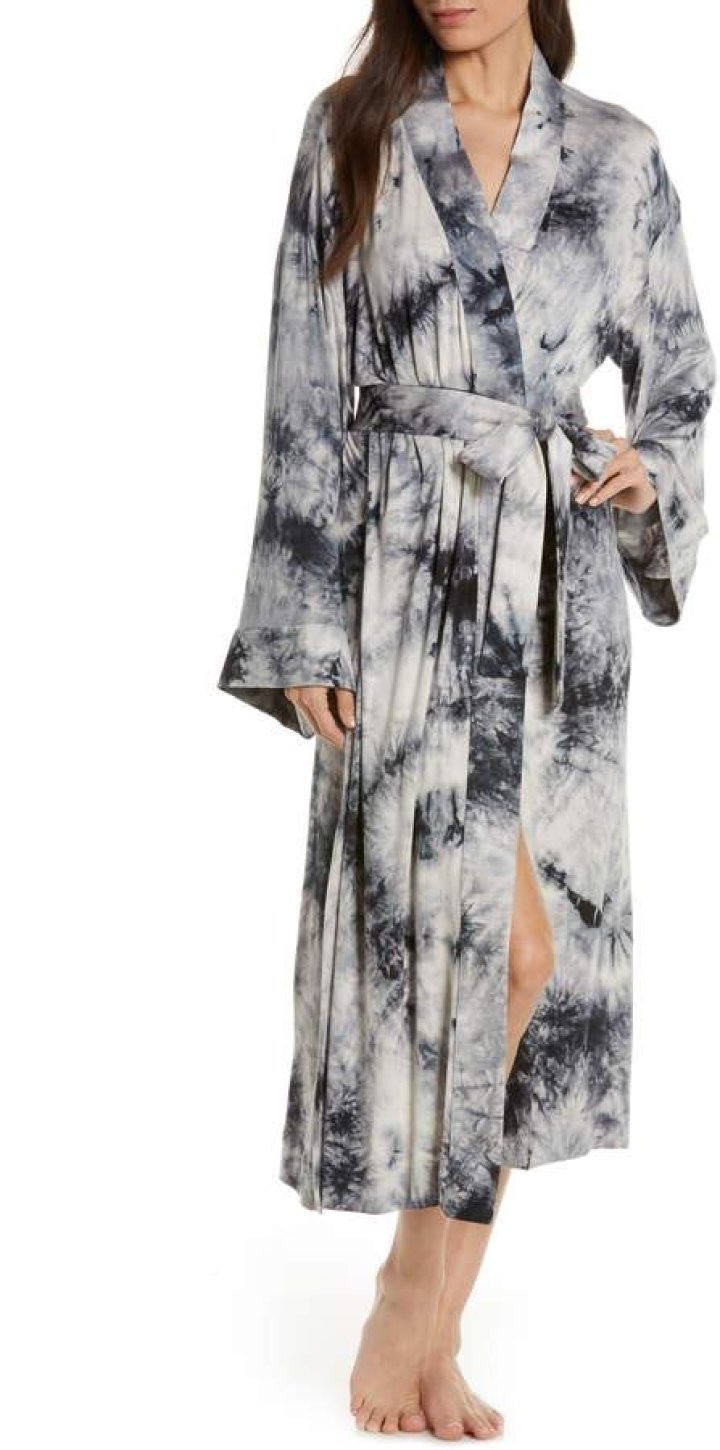 How to wear robe?