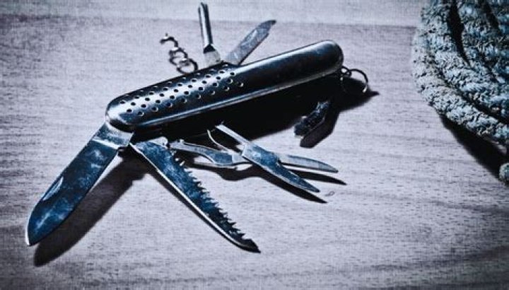 Is carrying a Swiss army knife illegal?