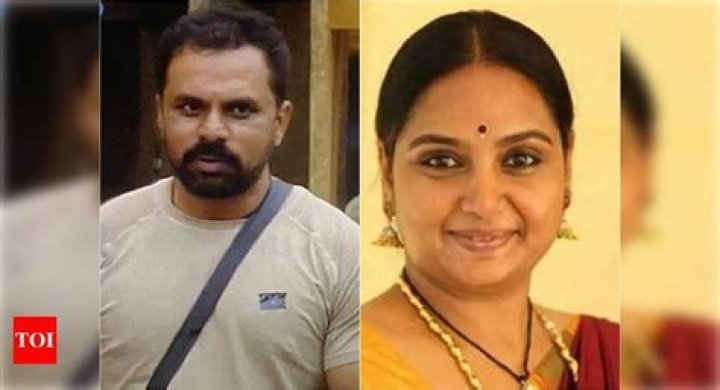 Is Chakravarthy chandrachud married?