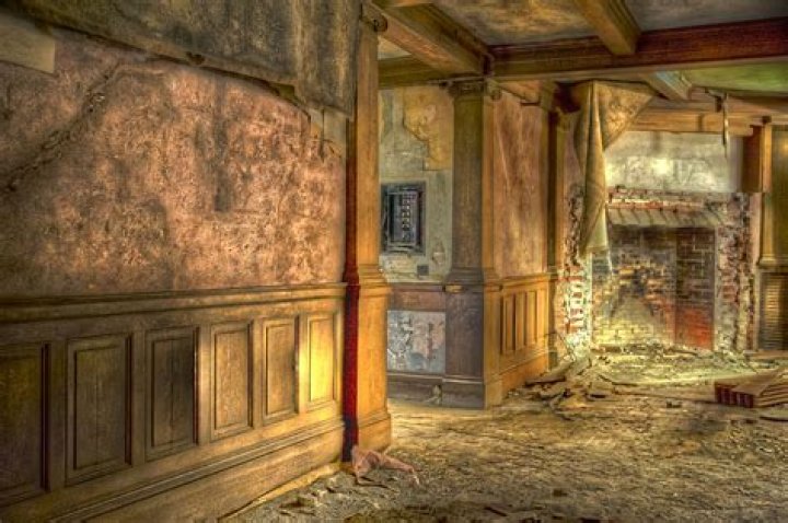 Is Halcyon Hall still standing?