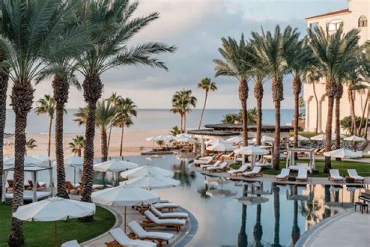 Is Hilton Los Cabos on a swimmable beach?