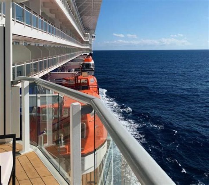 Is it better to be on left or right side of cruise ship?