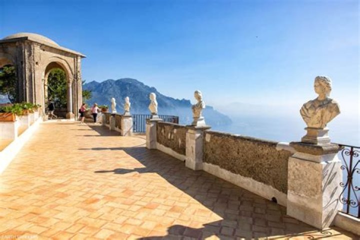 Is it better to stay in Ravello or Amalfi?