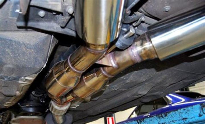 Is it legal to remove the catalytic converter from a diesel pickup?