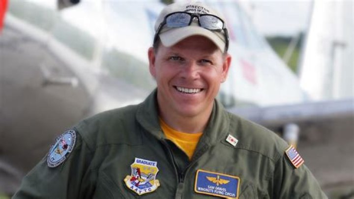 Is Sam Graves a pilot?