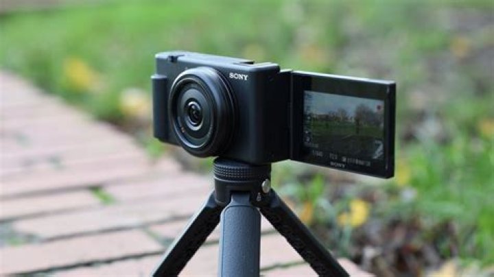 Is Sony DSC-H300 a good camera for vlogging?
