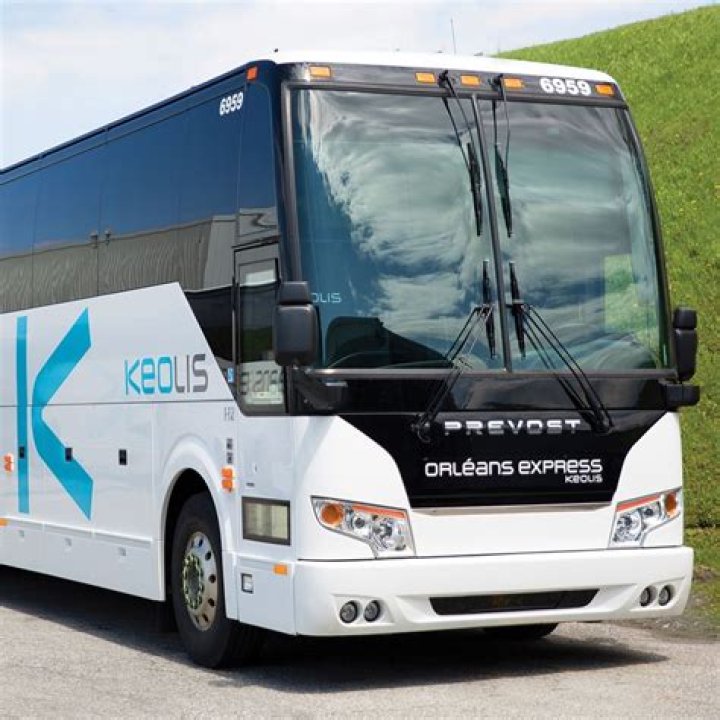 Is there a bus between Montreal and Ottawa?