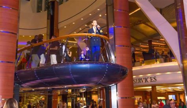 Is there a formal night on Oasis of the Seas?