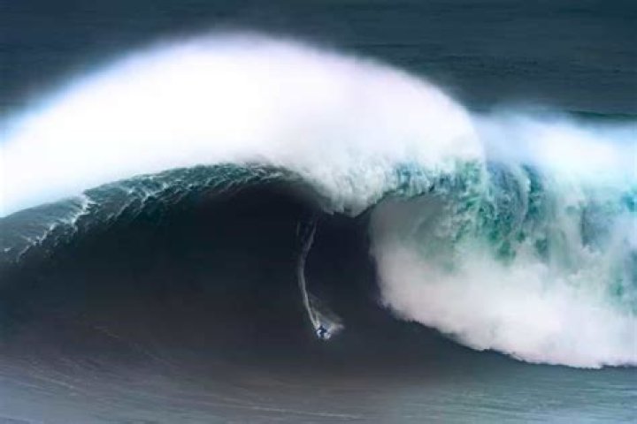 Is tow surfing allowed at Mavericks?