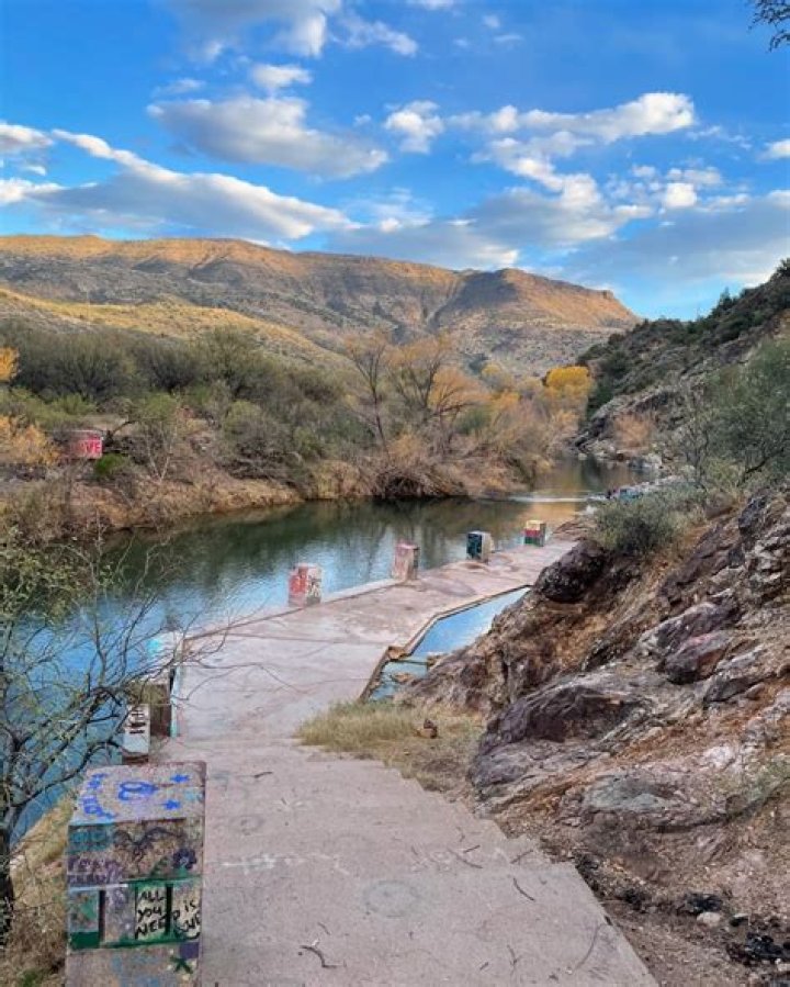 Is Verde Hot Springs closed?