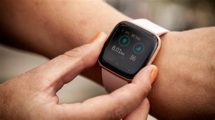 Should fitbit be on dominant hand?