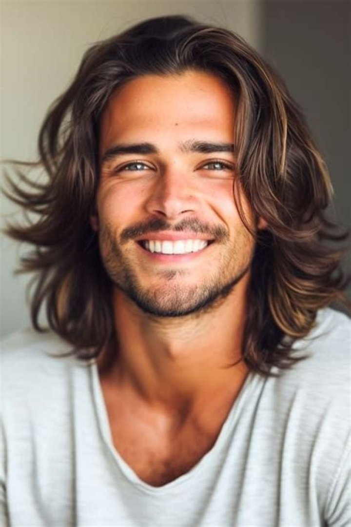 Should mens long hair be layered?