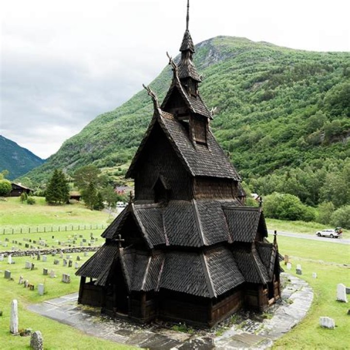 What architecture is the stave church in borgund?