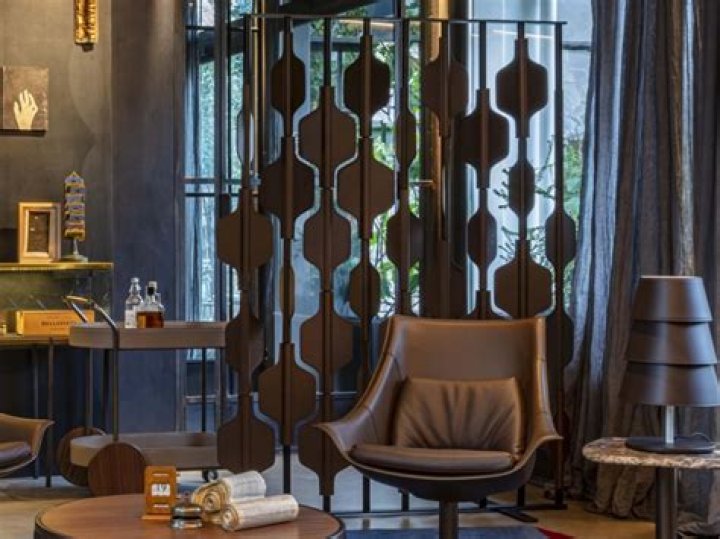 What are the different types of room dividers?
