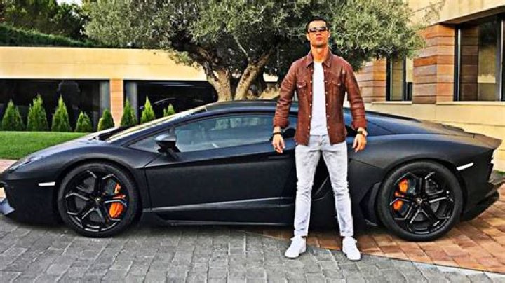 What cars has Ronaldo got?