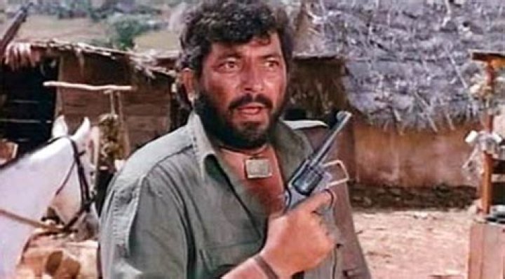 What did Amjad present as a tribute?