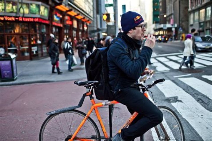 What do bike messengers wear in winter?