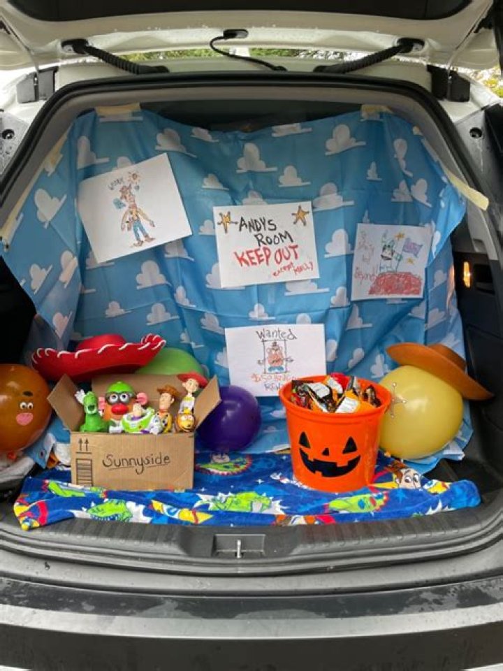 What do I hand out at Trunk or Treat?