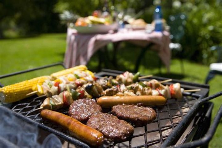 What do you serve at a BBQ party?