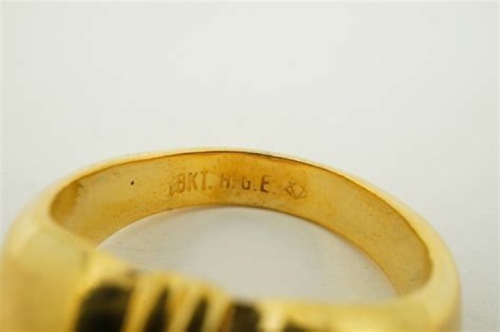 What does 18 kt HGE mean on a ring?