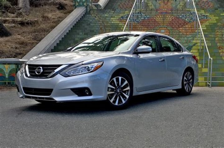 What does SV mean on a 2013 Nissan Altima?