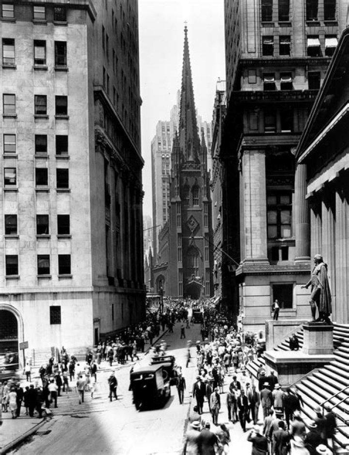 What economic problems were developing in the 1920s?