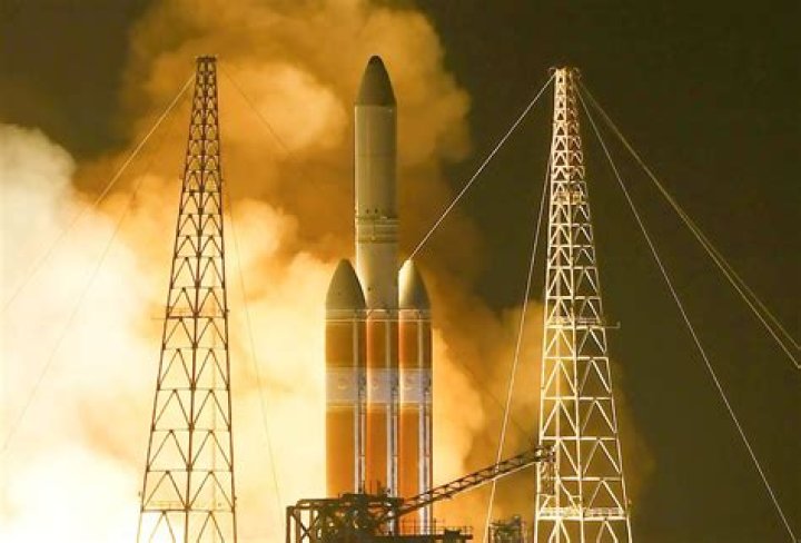 What engine does the Delta 4 Heavy use?