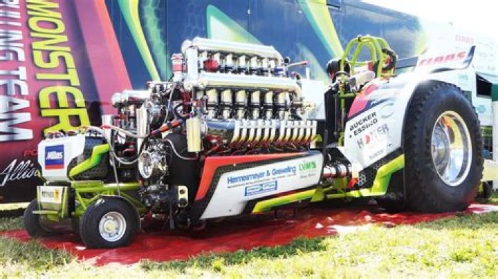 What engines do Tractor Pullers use?