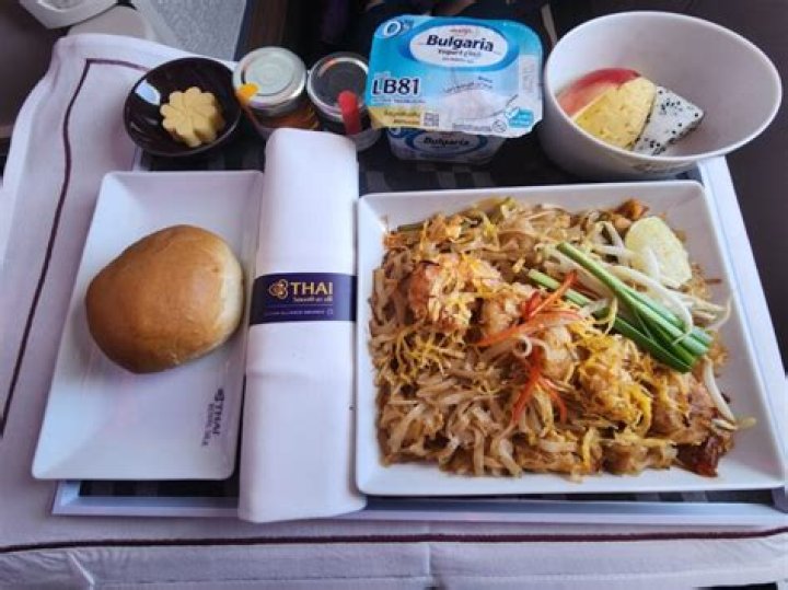 What food is served on Thai Airways?