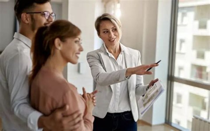 What is a connected person under the estate agents Act?