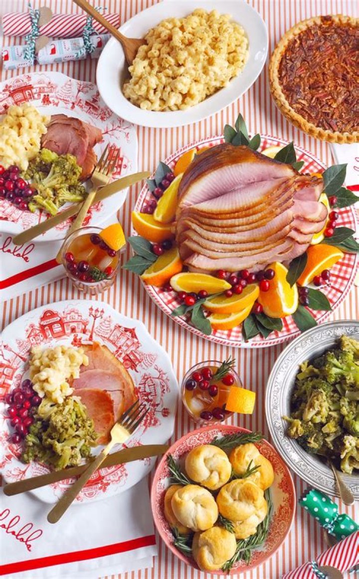 What is a typical Christmas dinner menu?