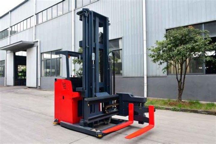 What is a VNA forklift truck?