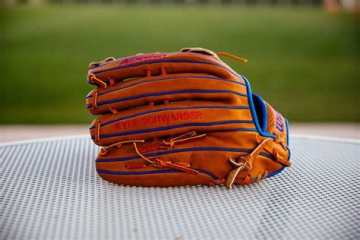 What is an outfielders glove?