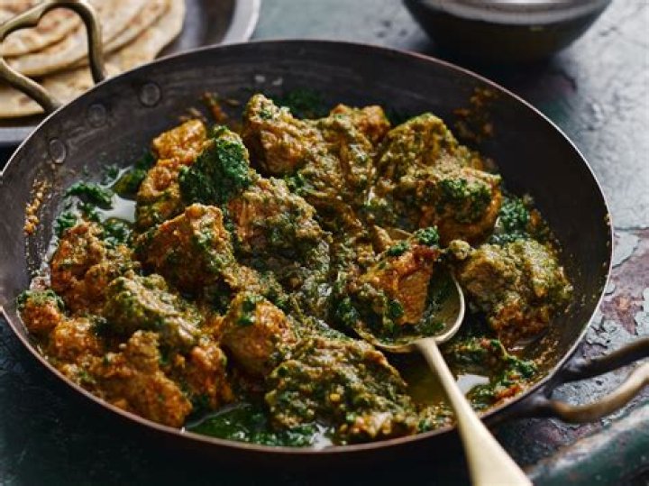 What is lamb saag made of?