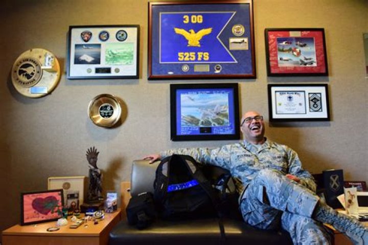 What is the Air Force extended tour decoration?