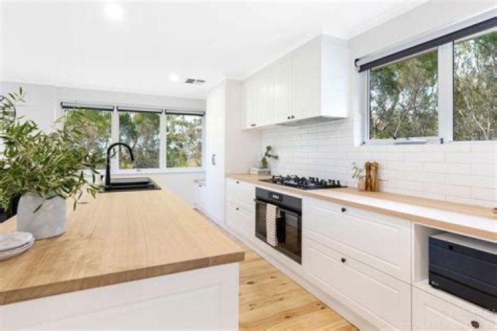 What is the best material for a kitchen benchtop?