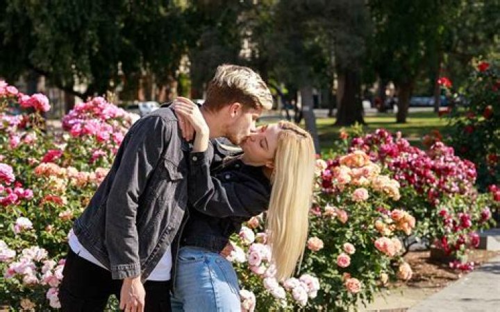 What is the best type of kiss?