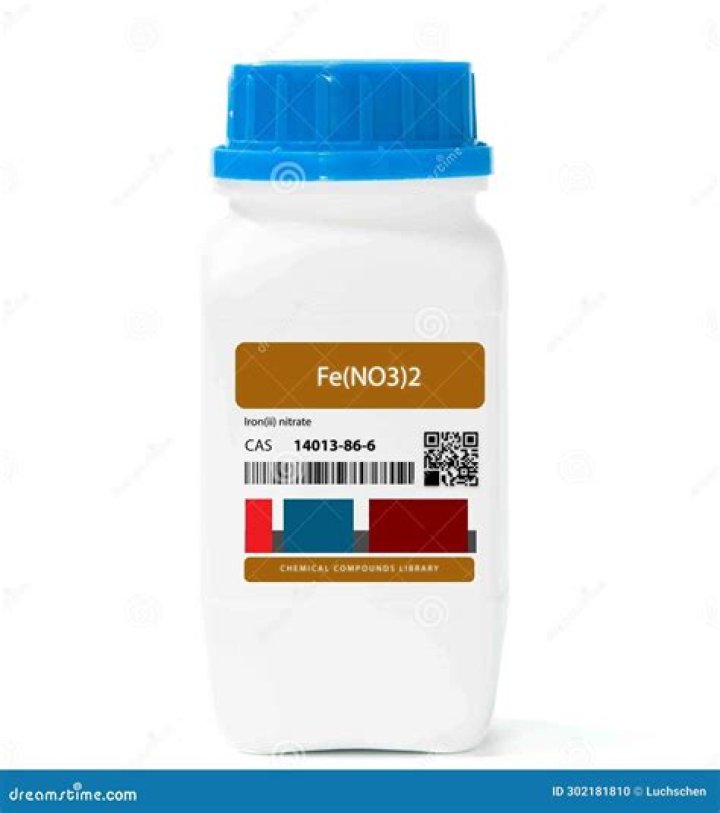 What is the color of Fe NO3 2?