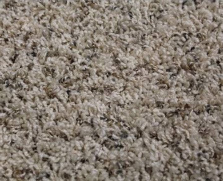 What is the difference between frieze and textured carpet?