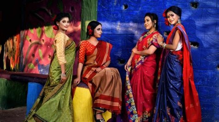 What is the Favourite dress of Maharashtra?