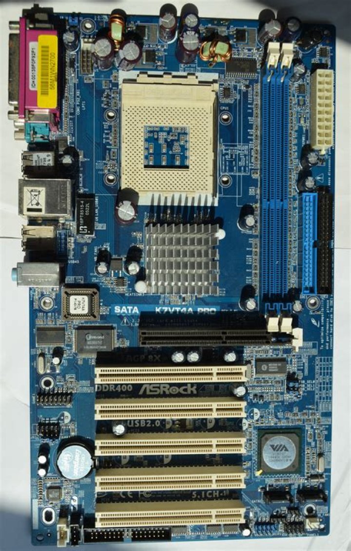 What is the form factor of the k7vt4a pro motherboard?