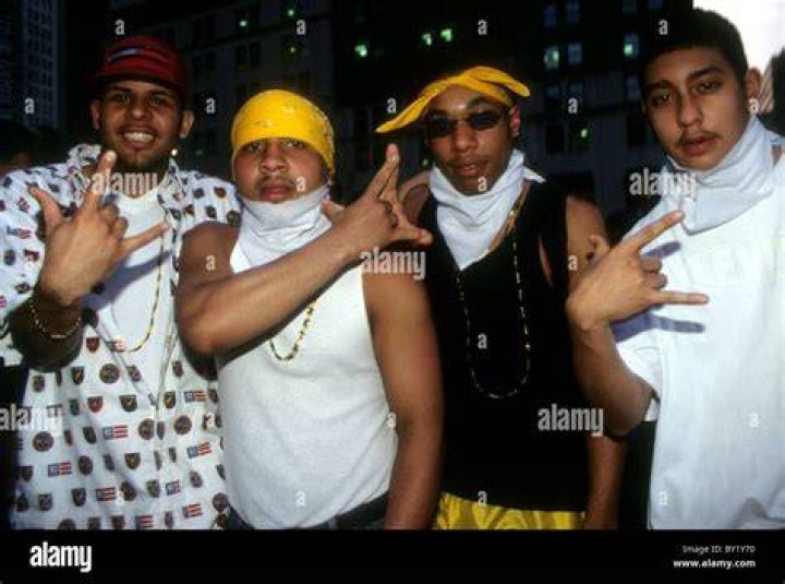 What is the gang sign for Latin Kings?