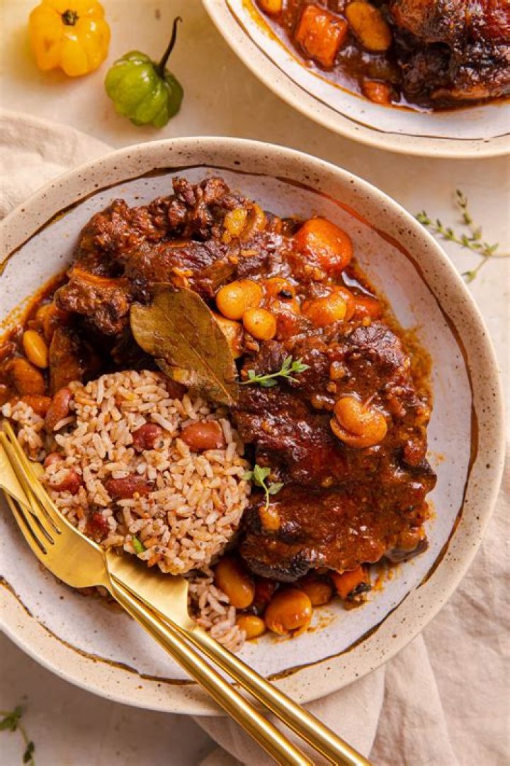 What is the origin of oxtail stew?